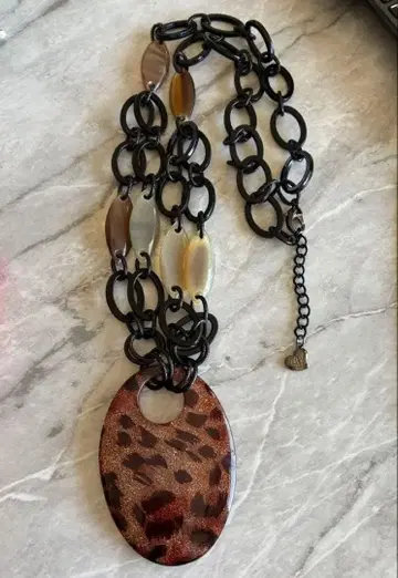 레오파드 무늬 오벌 목걸이