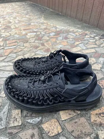 KEEN 블랙 뜨개질 디자인