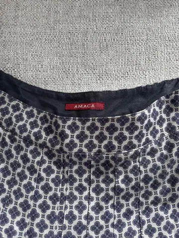 AMACA 무릎 아래 박스 플리츠 스커트 네이비 계열 꽃무늬