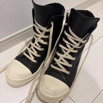 블랙 가죽 하이컷 스니커즈