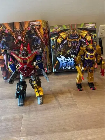 반다이 돈오니타이진과 토라도라곤진 2체