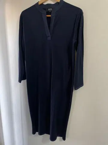 A.P.C. 네이비 무릎 기장 원피스