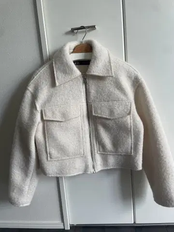 ZARA 화이트 집업 자켓