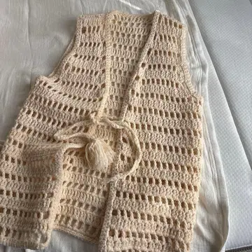 열쇠 구멍 니트 베스트 (아이보리)