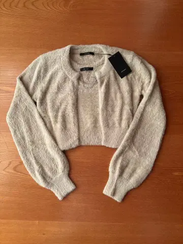 미사용 새상품 택 포함 EMODA 아이보리 크롭 니트