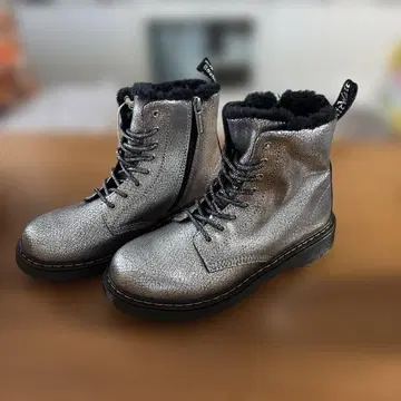 닥터마틴 1460 세레나 8홀