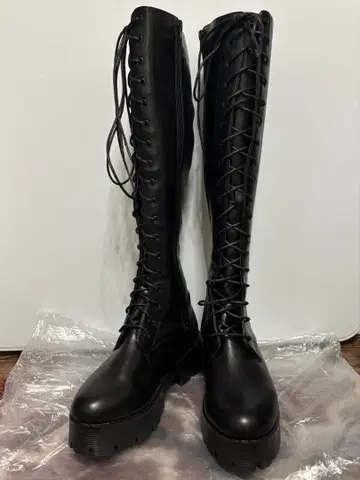 통굽 레이스업 롱 부츠 스톰 블랙 Vivian