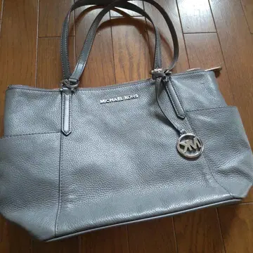 MICHAEL KORS 그레이 토트백