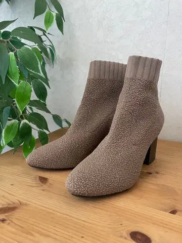 미사용 새상품 패러디 크룰 36 모카 니트 부츠 베이지 브라운