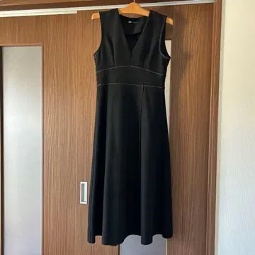 슬리브리스 블랙 원피스