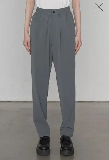 HYKE STRETCH TAPERED PANTS