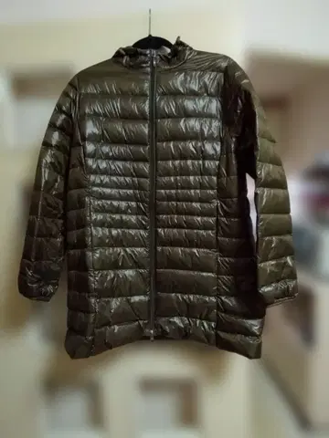 올리브색 경량 다운 자켓