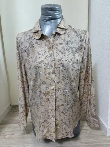 새상품 꽃무늬 베이지 긴팔 셔츠 내추럴 미스트