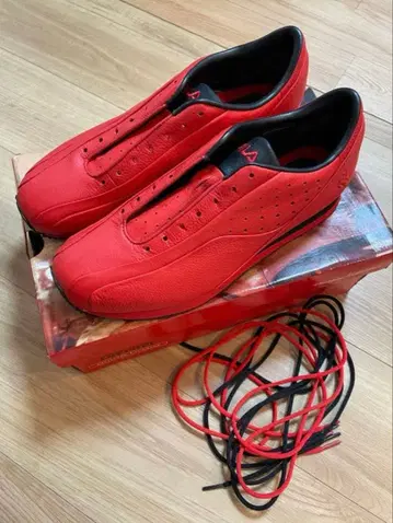 휠라 FILA 콜라보 페라리 스니커즈 빨간색