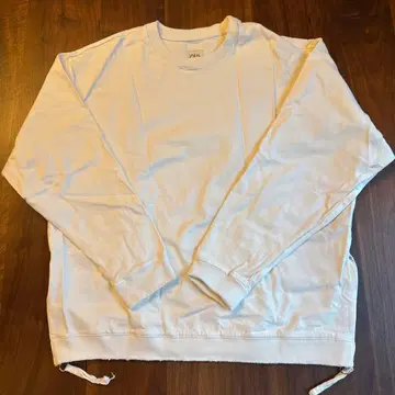 ZARA 화이트 지퍼 트레이닝복