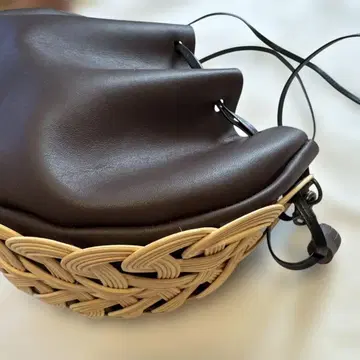 MANOM 브라운 라탄 백