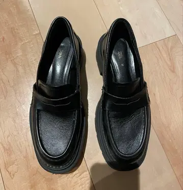 블랙 가죽 로퍼 통굽 ZARA