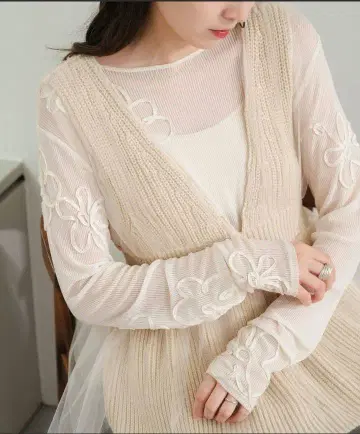 kastane 꽃무늬 자수 화이트 긴팔 상의 미사용 새상품