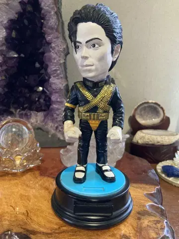 마이클 잭슨 입상 동상