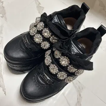 YOSUKE 더블 벨트 통굽 스니커즈