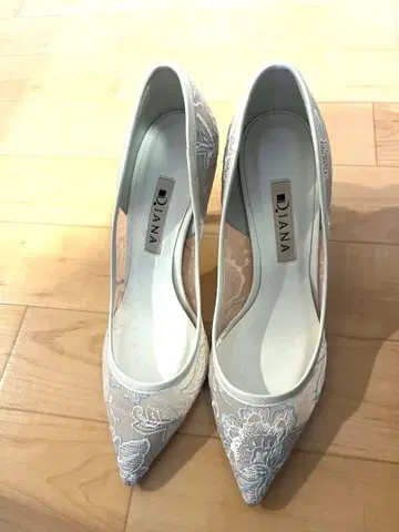 DIANA 레이스 스틸레토 힐펌프스