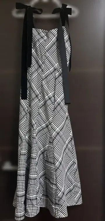 NICE CLAUP 어깨 벨로아 원피스 블랙