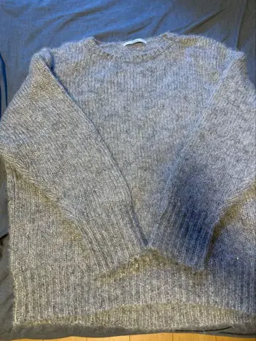 그레이 V넥 긴팔 니트 스웨터