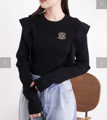 [ 새상품급 ] Chico 브로치 포함 빅 숄더 크루넥 니트