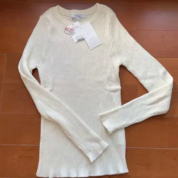 택 포함 새상품 UNTITLED 아이보리 리브 니트 긴팔 스웨터