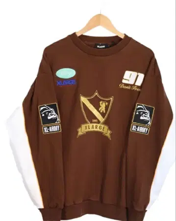 XLARGE 브라운 맨투맨