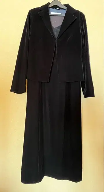 LAUTREAMONT 벨벳 수트