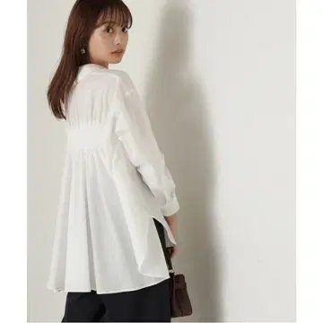 프로포션 바디 드레싱 백 셔링 셔츠 화이트