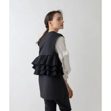 소노 백 프릴 베스트 네이비