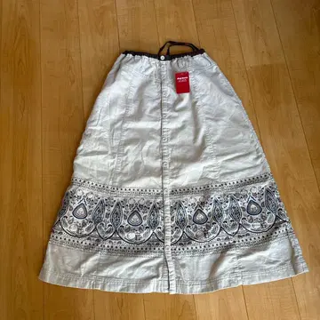 DRUG STORE'S 자수 플레어 스커트