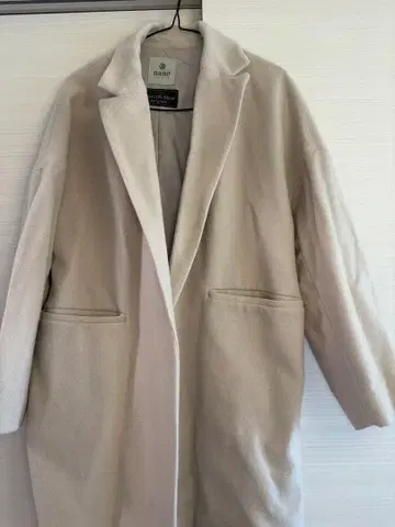 나노 유니버스 크림색 롱 코트