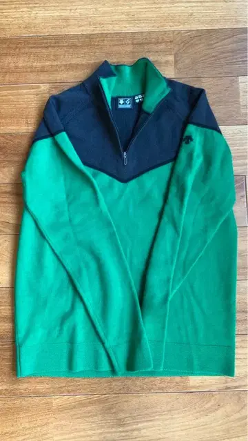 데상트 골프 하프 지퍼 스웨터