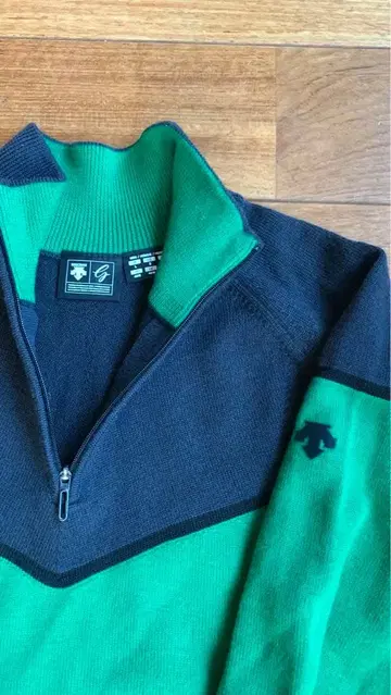 데상트 골프 하프 지퍼 스웨터