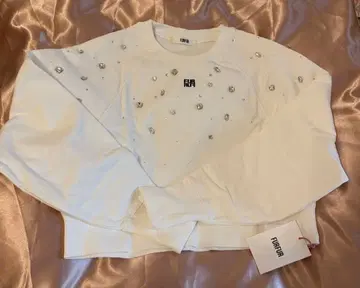 택 포함 새상품 FURFUR 비쥬 로고 자수 맨투맨 화이트