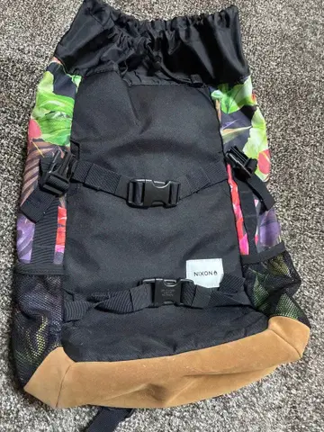NIXON 플로럴 백팩