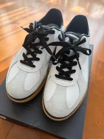 오니츠카타이거 DELECITY 26.5cm