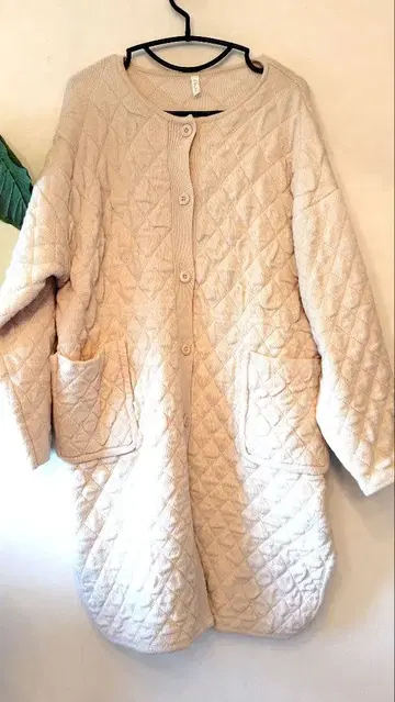 아이보리 퀼팅 자켓