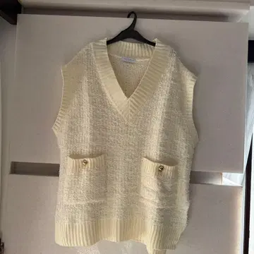 유나이티드 애로우즈 아이보리 V넥 니트 베스트 포켓 부착