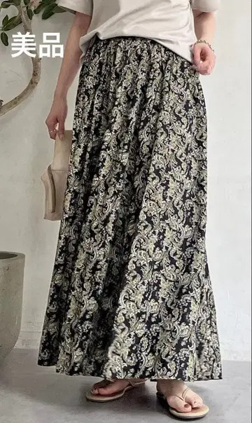 새상품급 앤디콜 페이즐리 무늬 레이온 플레어 스커트 블랙 FREE