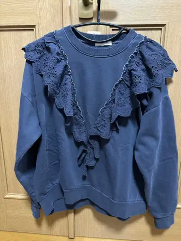 프릴 달린 네이비 트레이닝복 F 사이즈