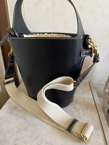 블랙 가죽 복조리 숄더백