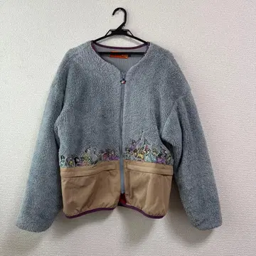 레프트 얼론 그레이 플리스 자켓 자수 디자인