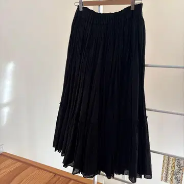 블랙 플레어 스커트 티어드 디자인