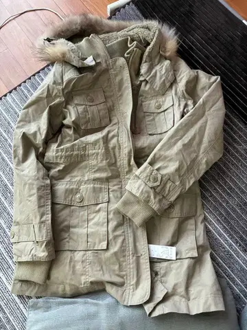 카키 후드 부착 모즈 코트