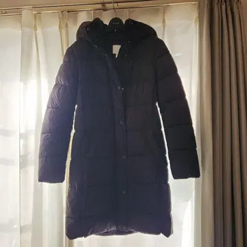 H&M 블랙 다운 자켓