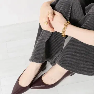 르 탈론 4.5cm 포인트 플레어 힐 펌프스